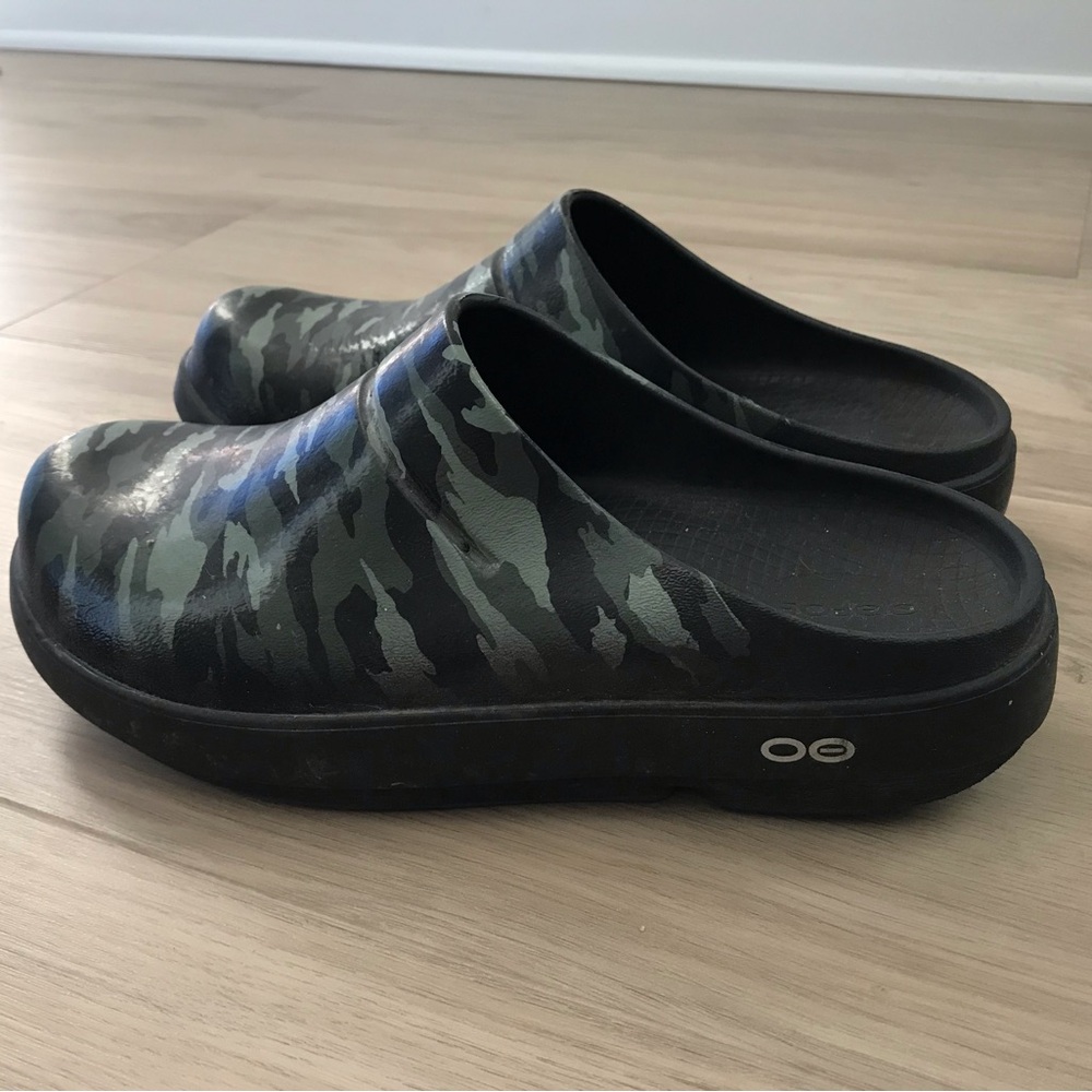 OOFOS Black Camo Slide Sandals